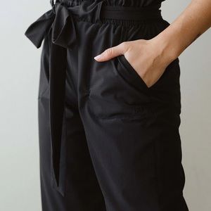 Albion Belted Bow Capri Large